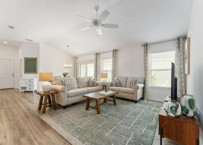 Designers 3Br In The Villages With Four Seaters Golfcart King Bed
