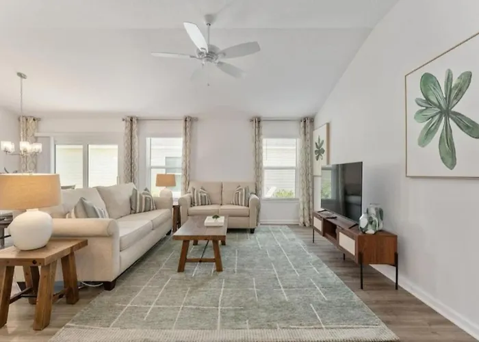 Large 3 Bedroom With Pool And Golfcart